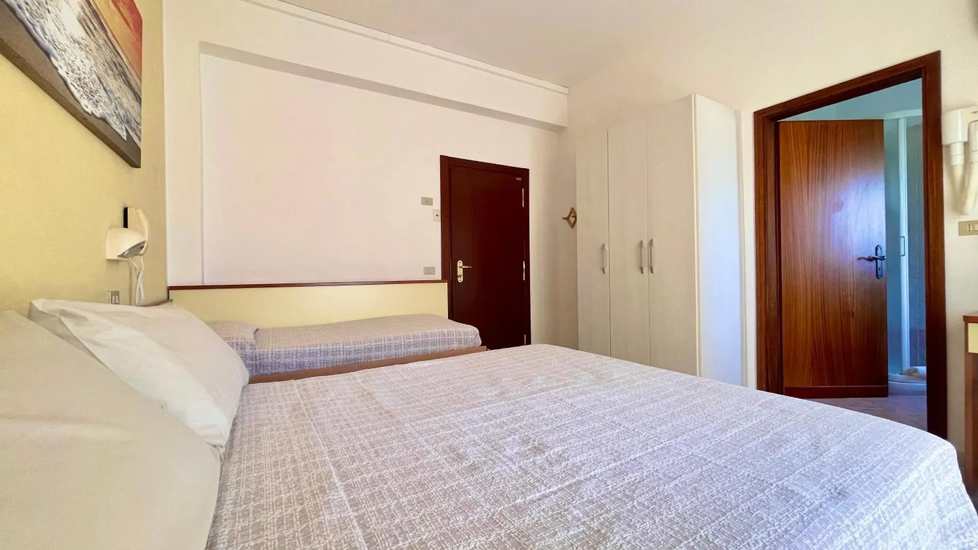 Hotel Zanella 체르비아
